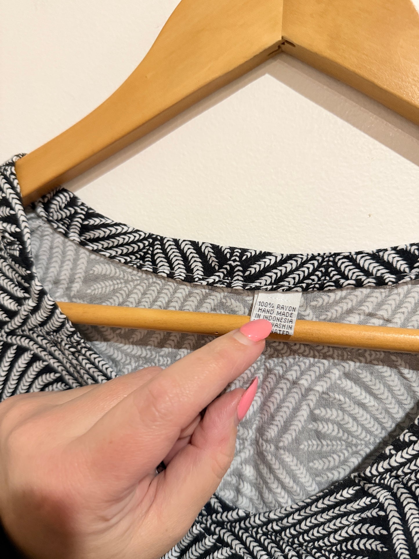 Brand Unknown Poncho Top Size U/Arm to U/Arm 64cm