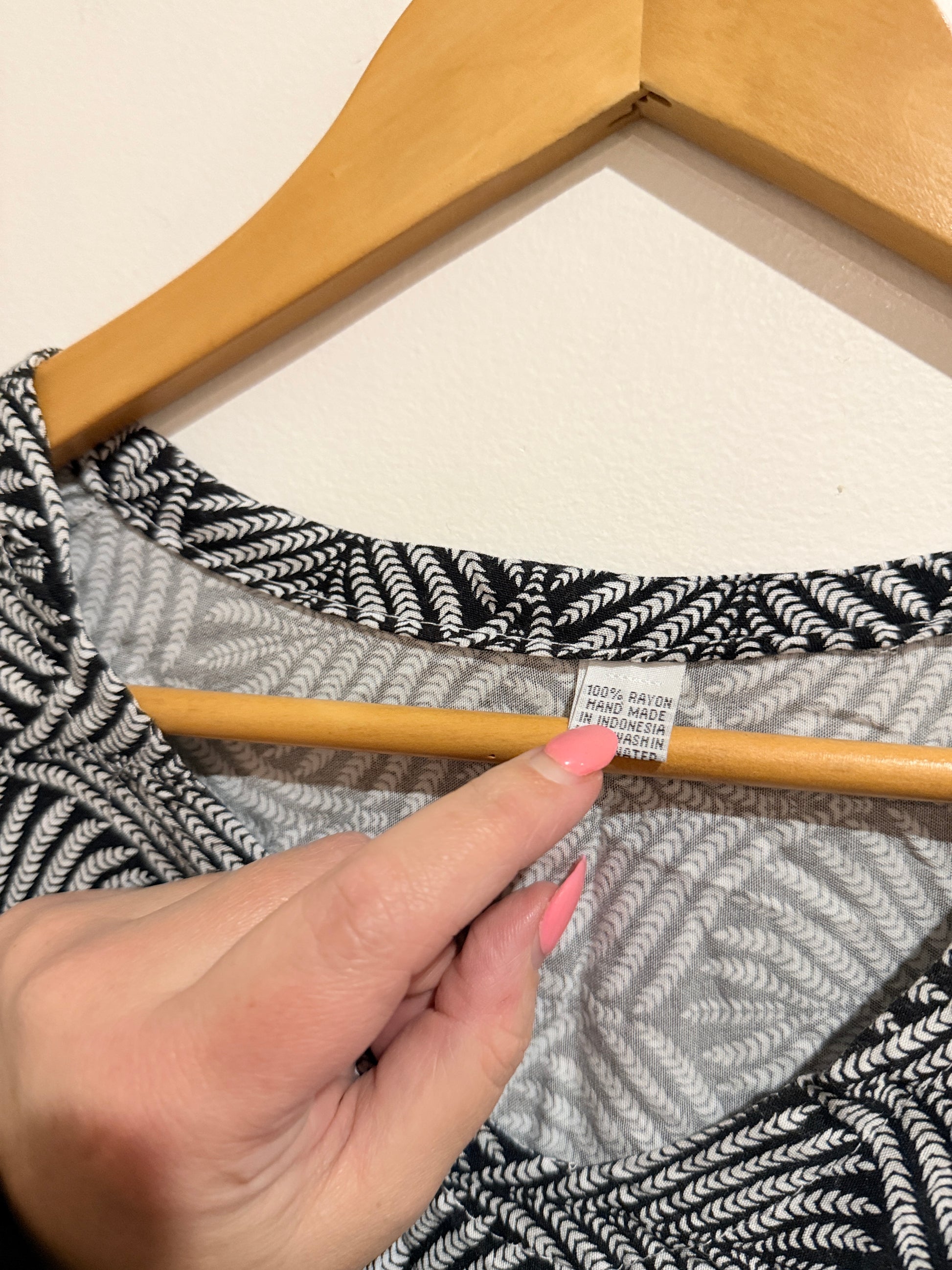 Brand Unknown Poncho Top Size U/Arm to U/Arm 64cm