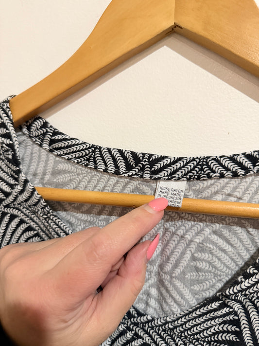 Brand Unknown Poncho Top Size U/Arm to U/Arm 64cm