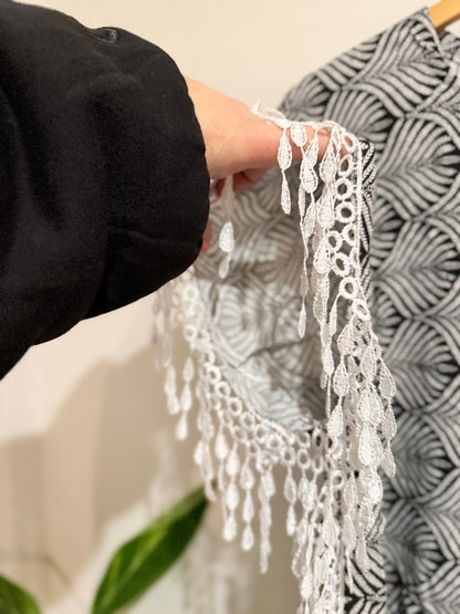 Brand Unknown Poncho Top Size U/Arm to U/Arm 64cm