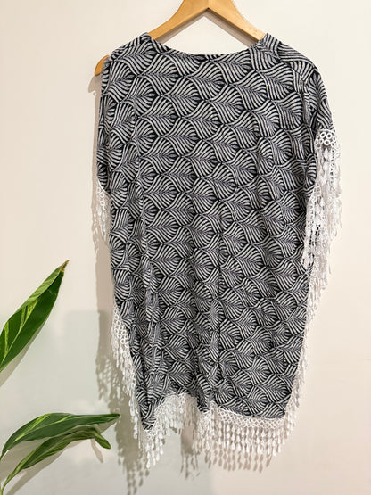 Brand Unknown Poncho Top Size U/Arm to U/Arm 64cm