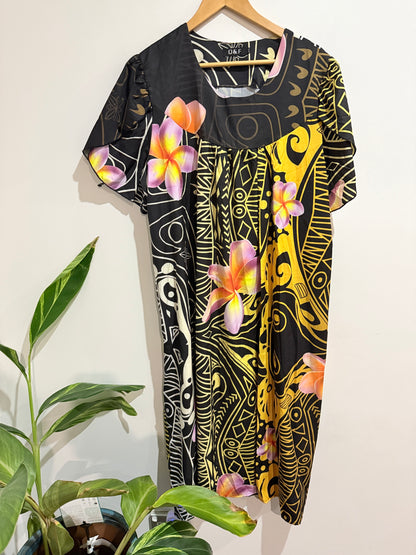 Q & F Polynesian Tribal Print Dress Size 2XL/3XL | U/Arm to U/Arm 65cm