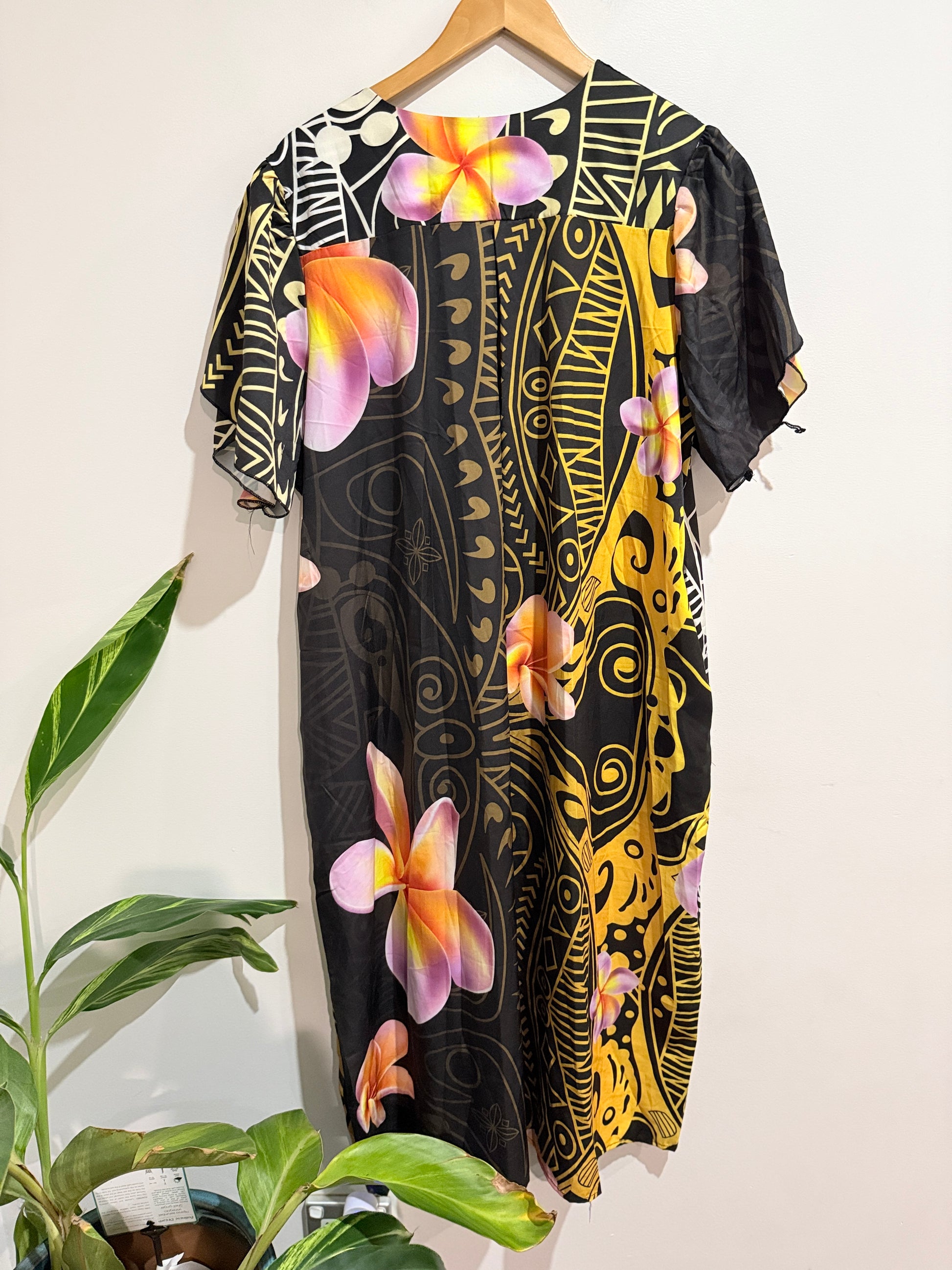 Q & F Polynesian Tribal Print Dress Size 2XL/3XL | U/Arm to U/Arm 65cm