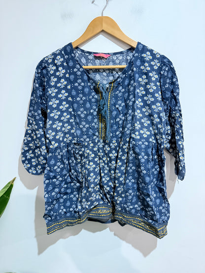 Pink Almirar Printed V-neck Top Size L