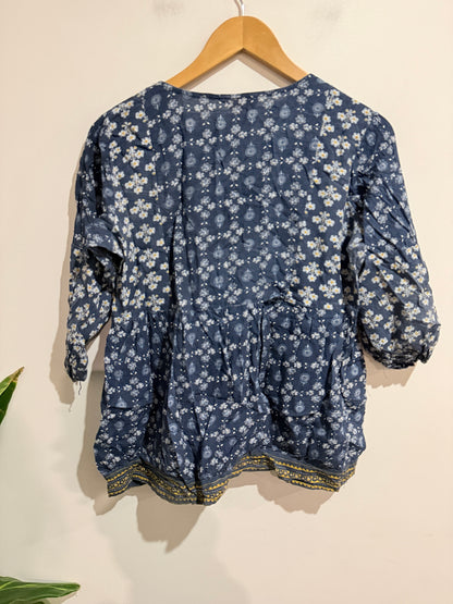 Pink Almirar Printed V-neck Top Size L
