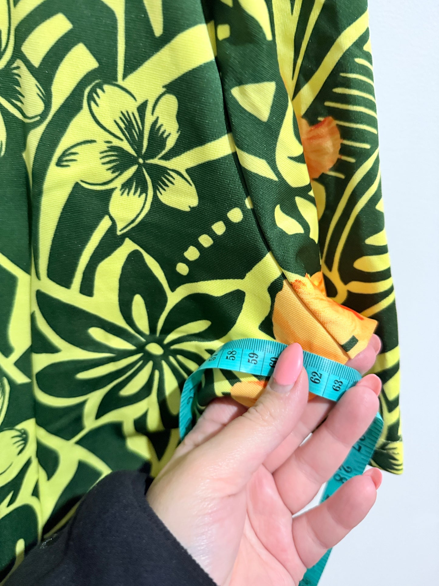 Q & F Polynesian-style Maxi Dress Size 24 | U/Arm to U/Arm 63cm