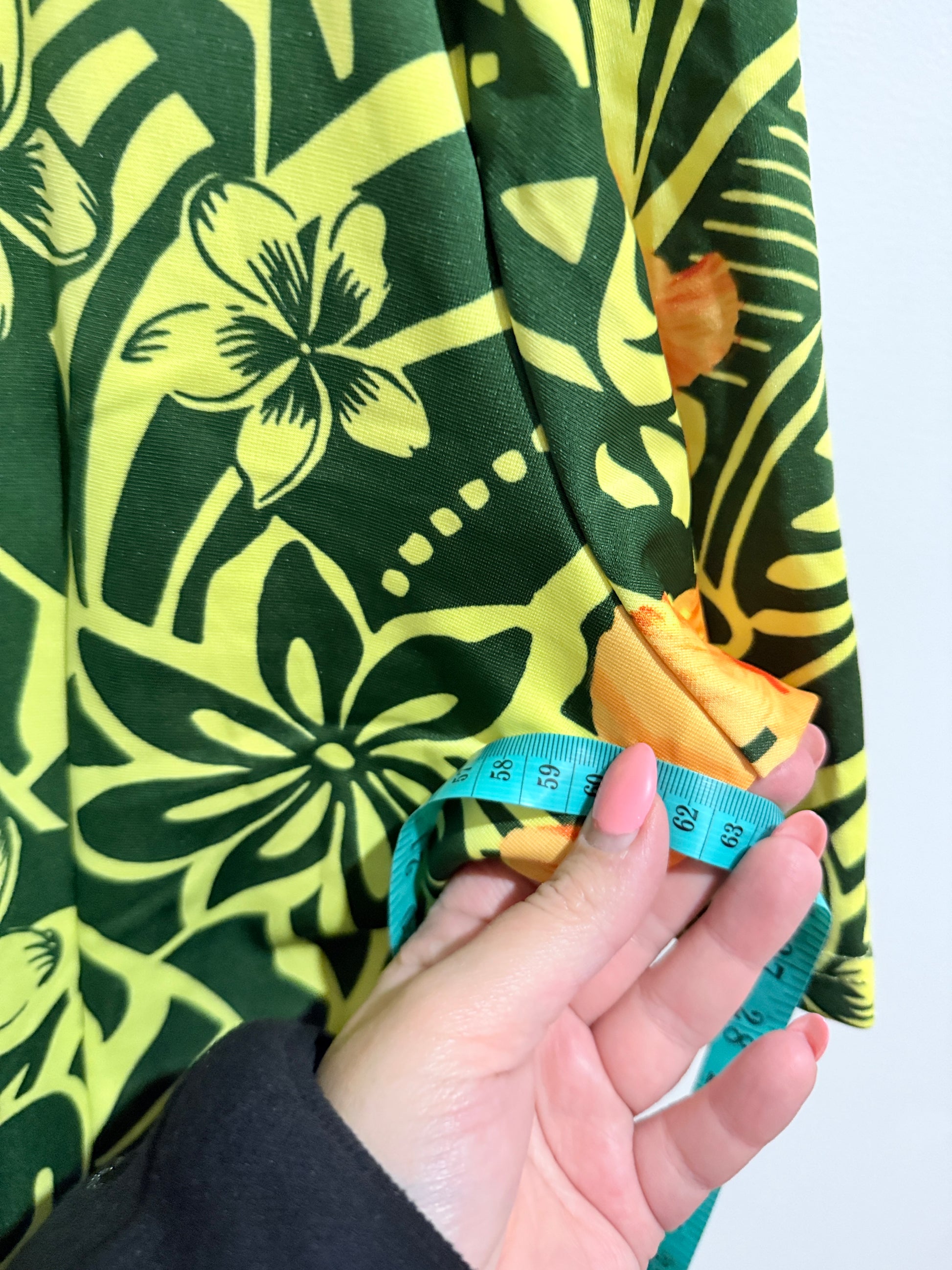 Q & F Polynesian-style Maxi Dress Size 24 | U/Arm to U/Arm 63cm