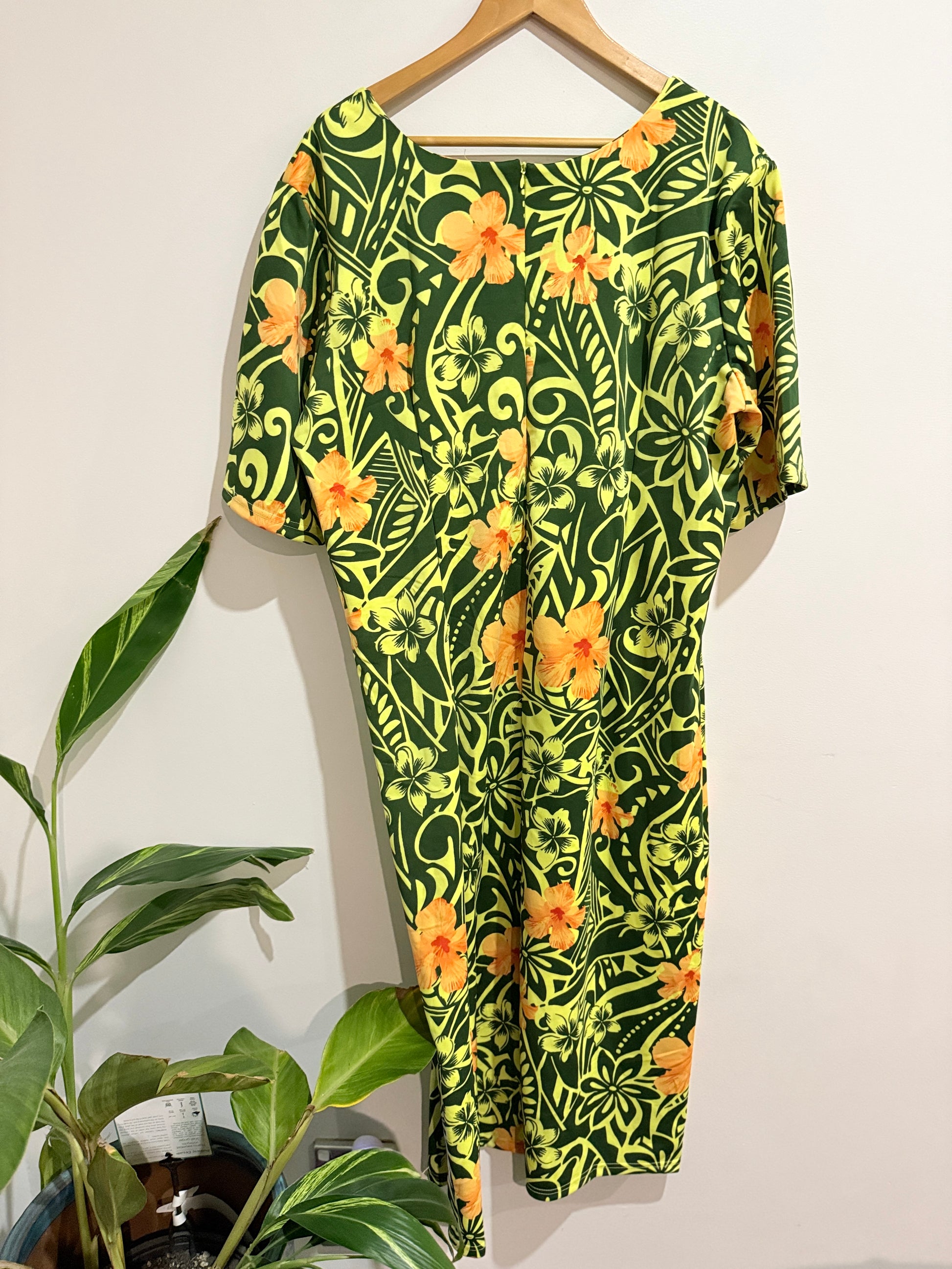 Q & F Polynesian-style Maxi Dress Size 24 | U/Arm to U/Arm 63cm