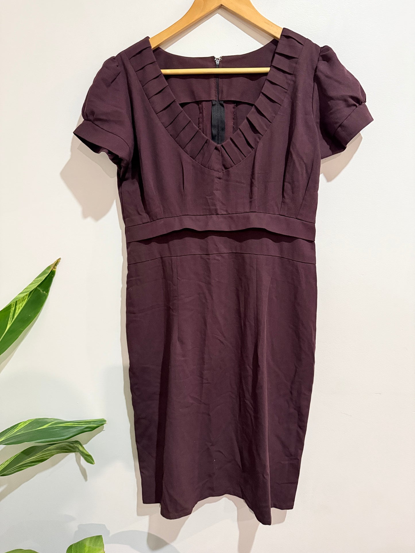 Brand Unknown - m Pleated V-Neck Dress - 49cm u/arm