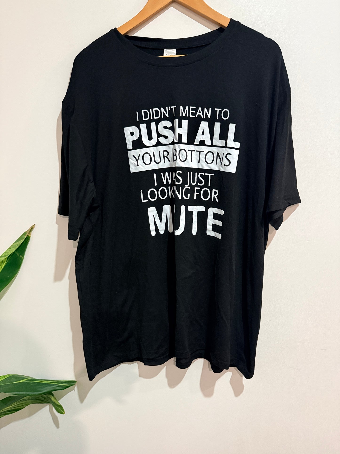 Brand Unknown Graphic T-shirt Size 3XL | U/Arm to U/Arm 69cm
