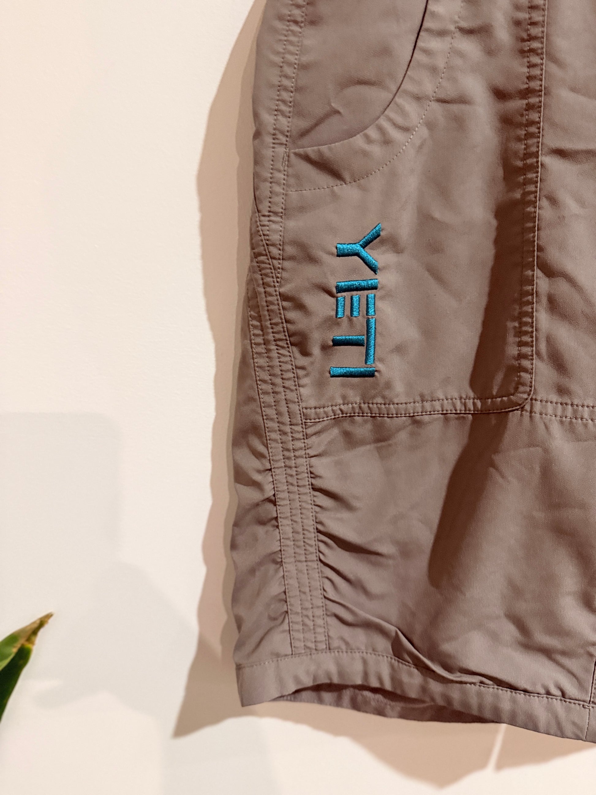 Yeti Bike Shorts Size L