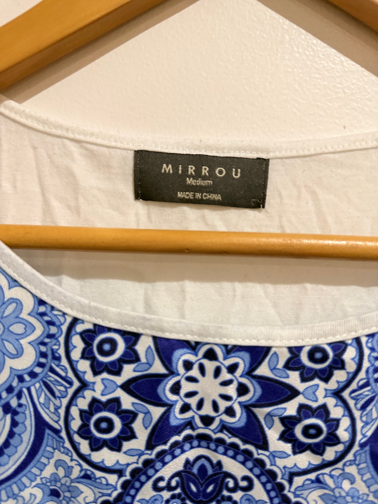 brand: Mirrou
size: Medium