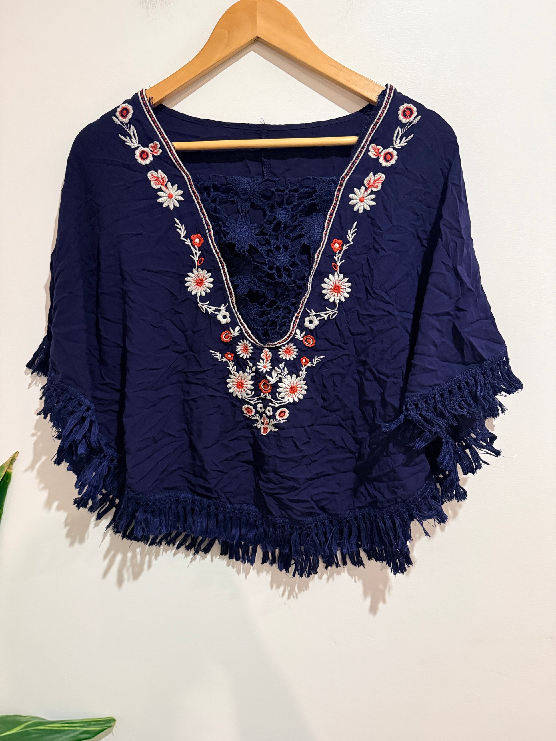 Brand Unknown Peasant-style Top Size U/Arm to U/Arm 57cm
