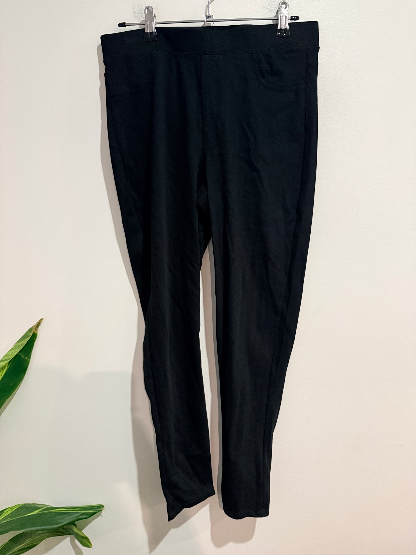 Anko Black Pull-On Skinny Pants - Size 14