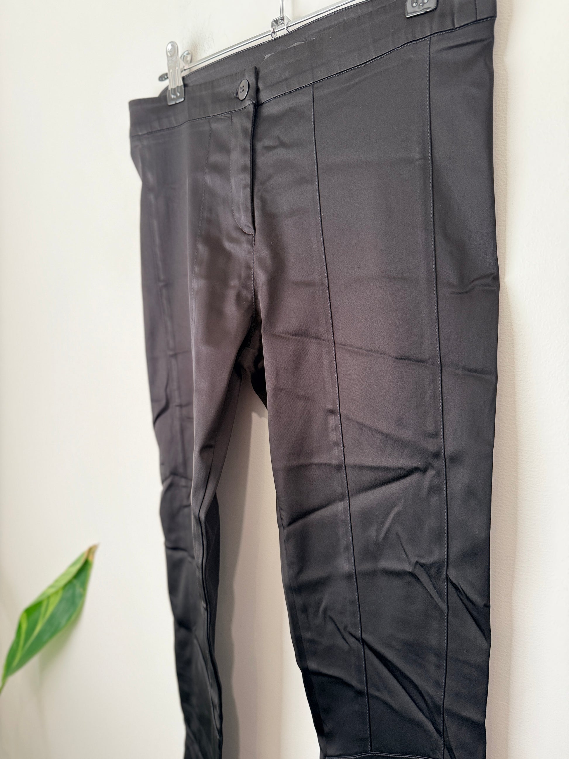 Storm (NZ Made) Skinny Pants Size 8