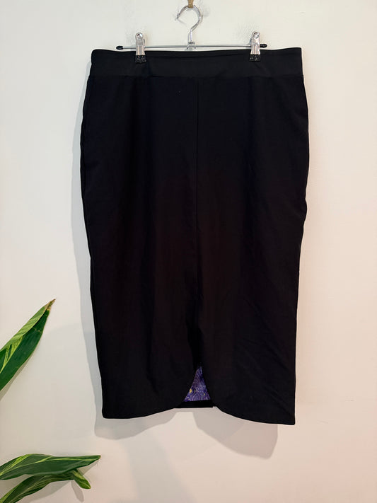 World (NZ Made) Midi Skirt Size M