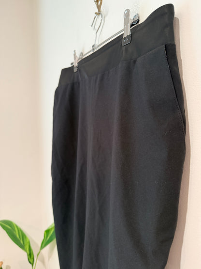 World (NZ Made) Midi Skirt Size M