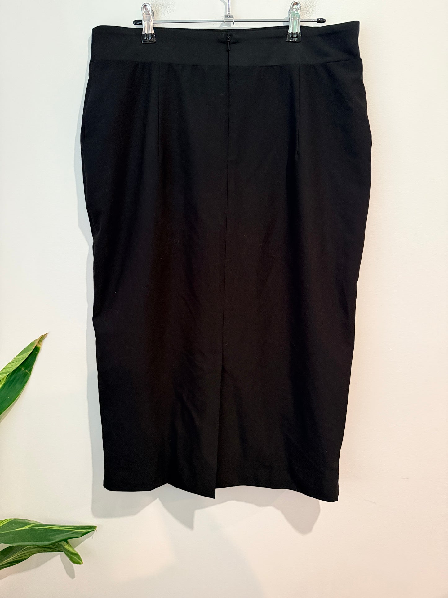 World (NZ Made) Midi Skirt Size M