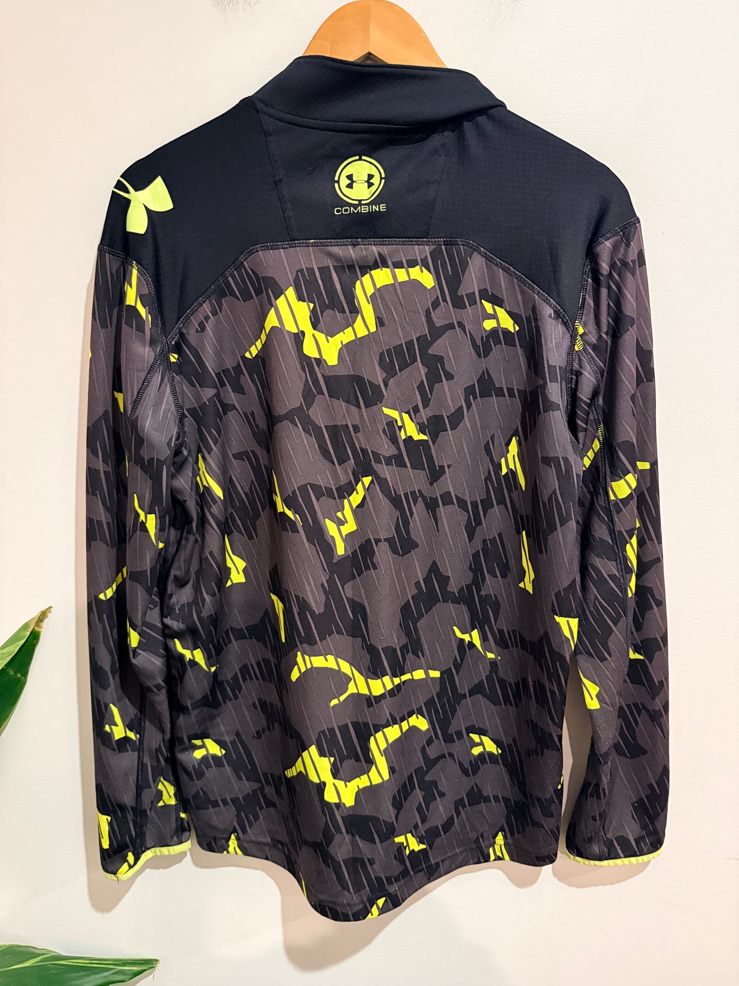 Under Armour Under Armour Heatgear Combine Black & Neon Yellow Camo Quarter Zip Top - Medium Size Medium (MD)