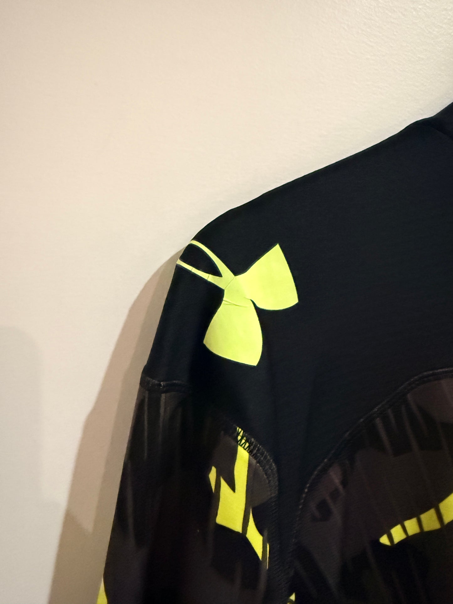 Under Armour Under Armour Heatgear Combine Black & Neon Yellow Camo Quarter Zip Top - Medium Size Medium (MD)