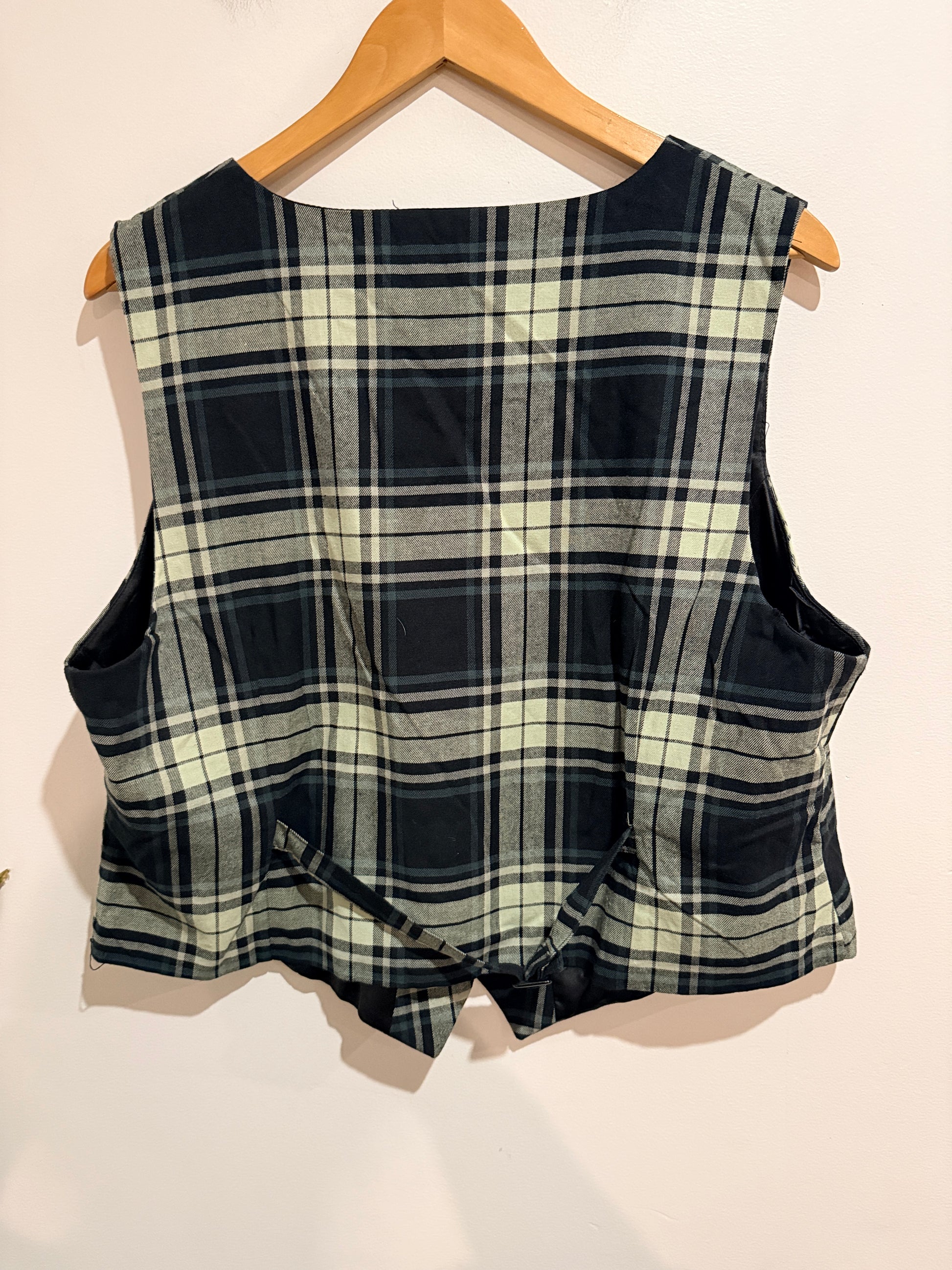 Black Friday Black Friday Black & Grey Plaid Button Front Vest - Size 18 Size 18