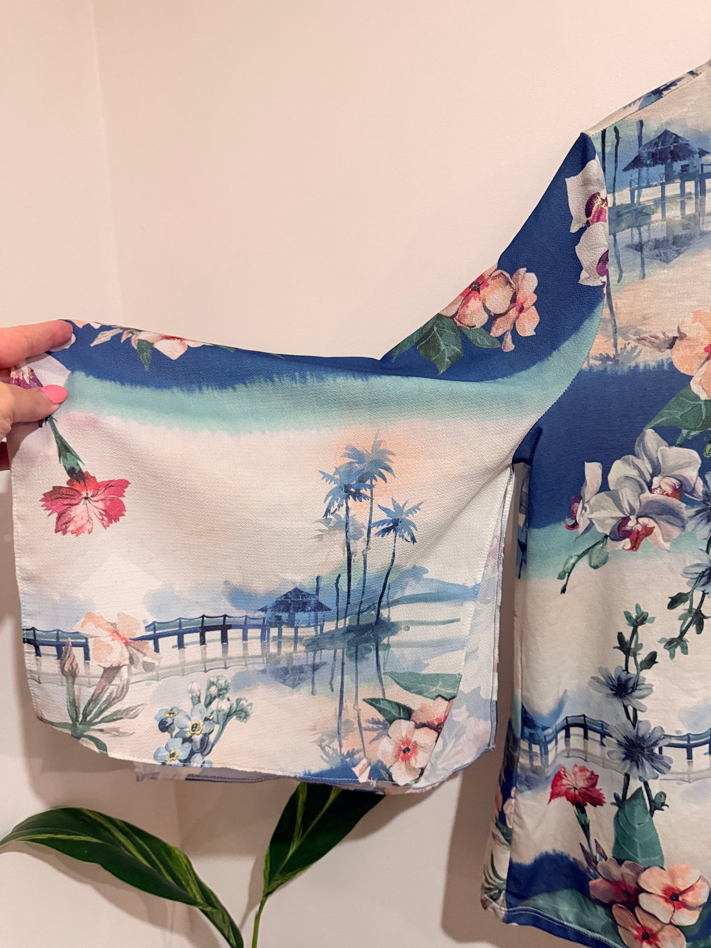 Marfinno Tropical Floral Landscape Print Top Size M