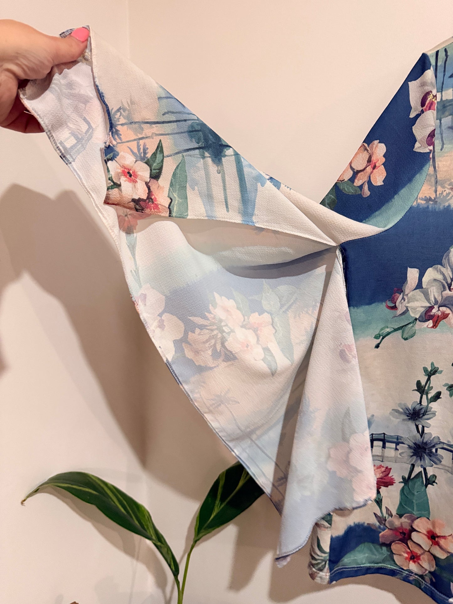 Marfinno Tropical Floral Landscape Print Top Size M