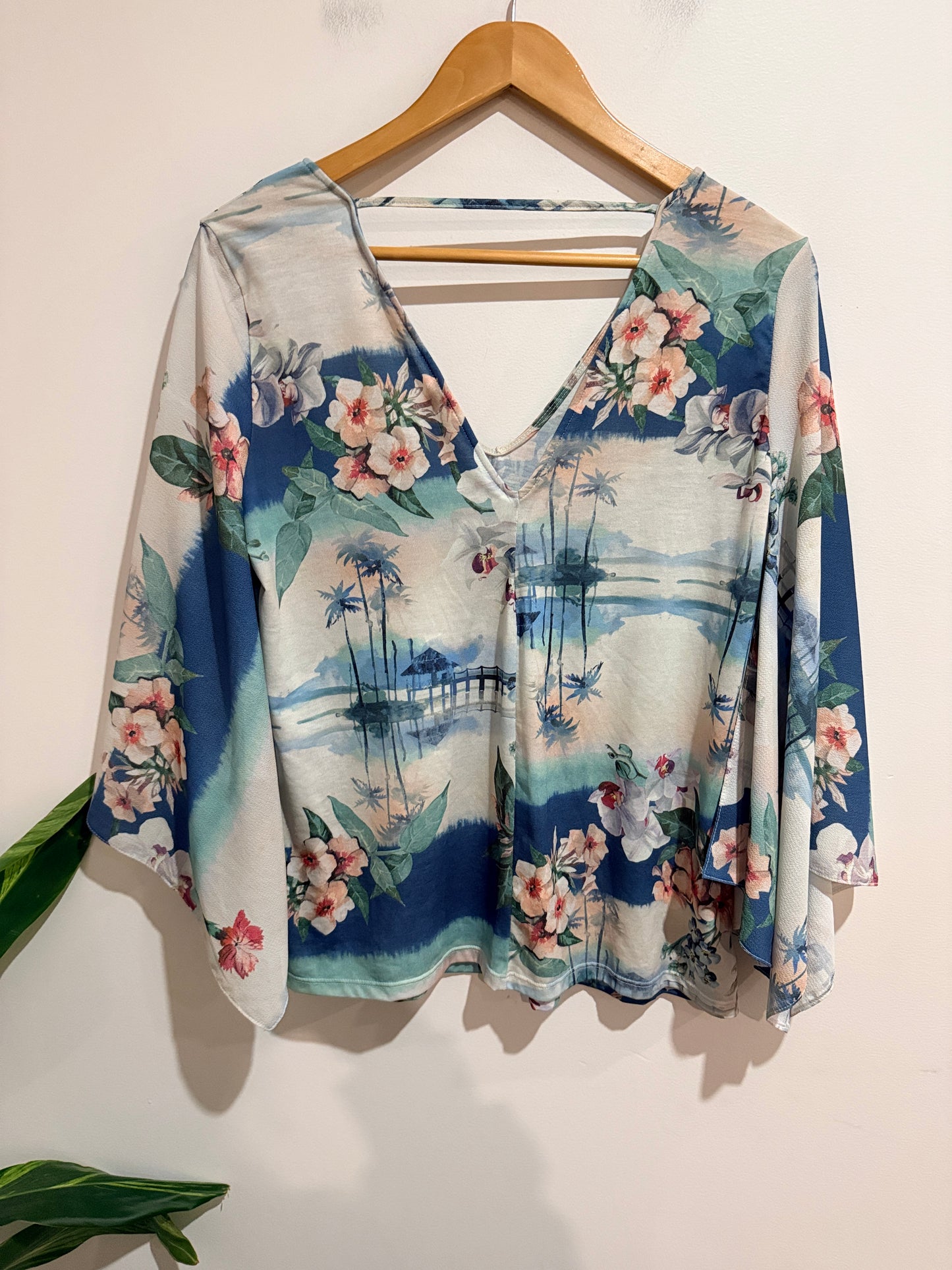 Marfinno Tropical Floral Landscape Print Top Size M