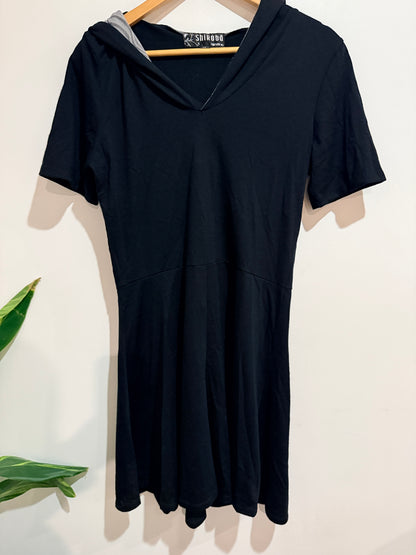 Shikoba Black Hooded Dress Size Not Specified On The Provided Photos