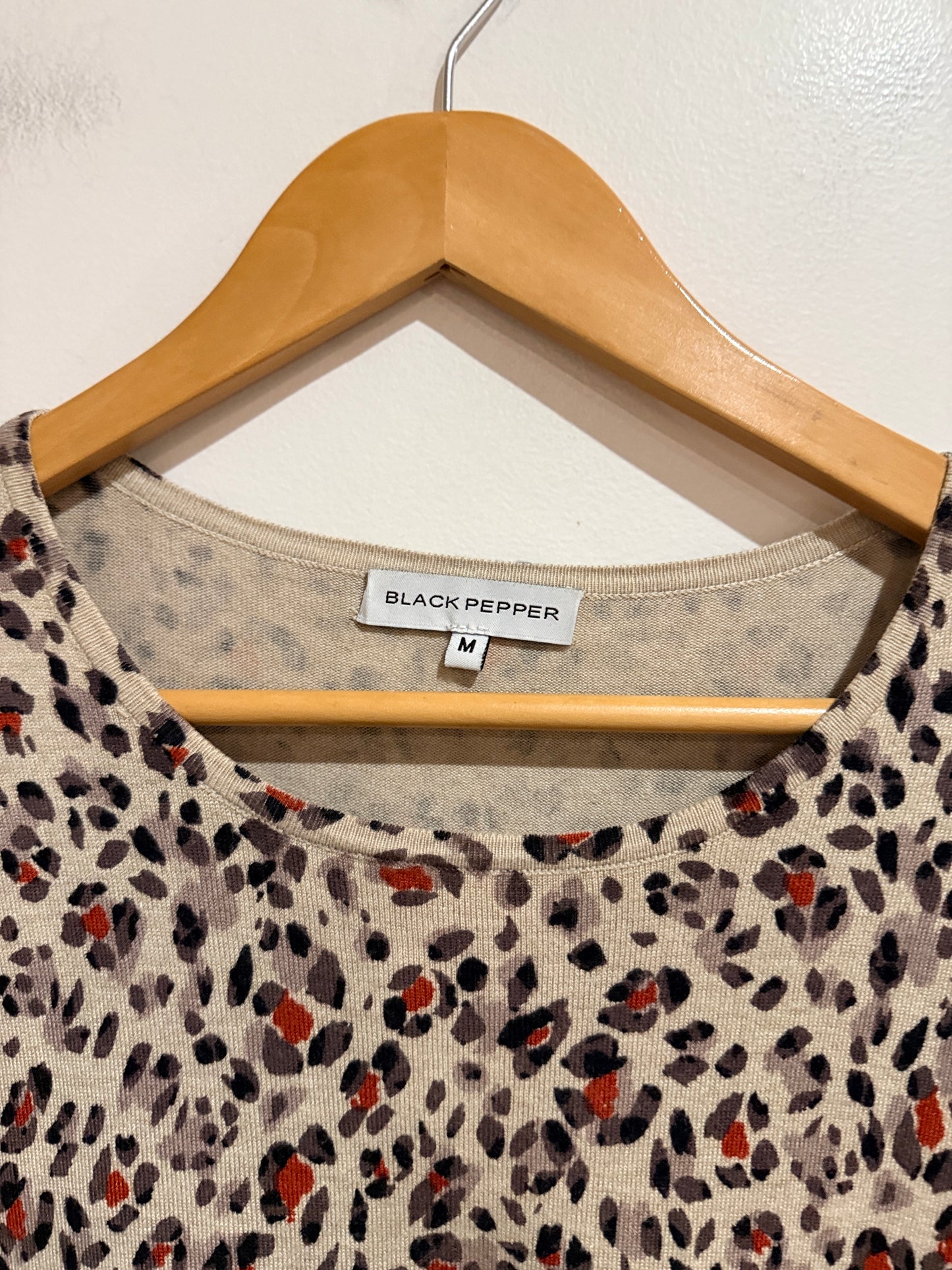 Black Pepper Beige Animal Print Knit Top Size Medium (M)