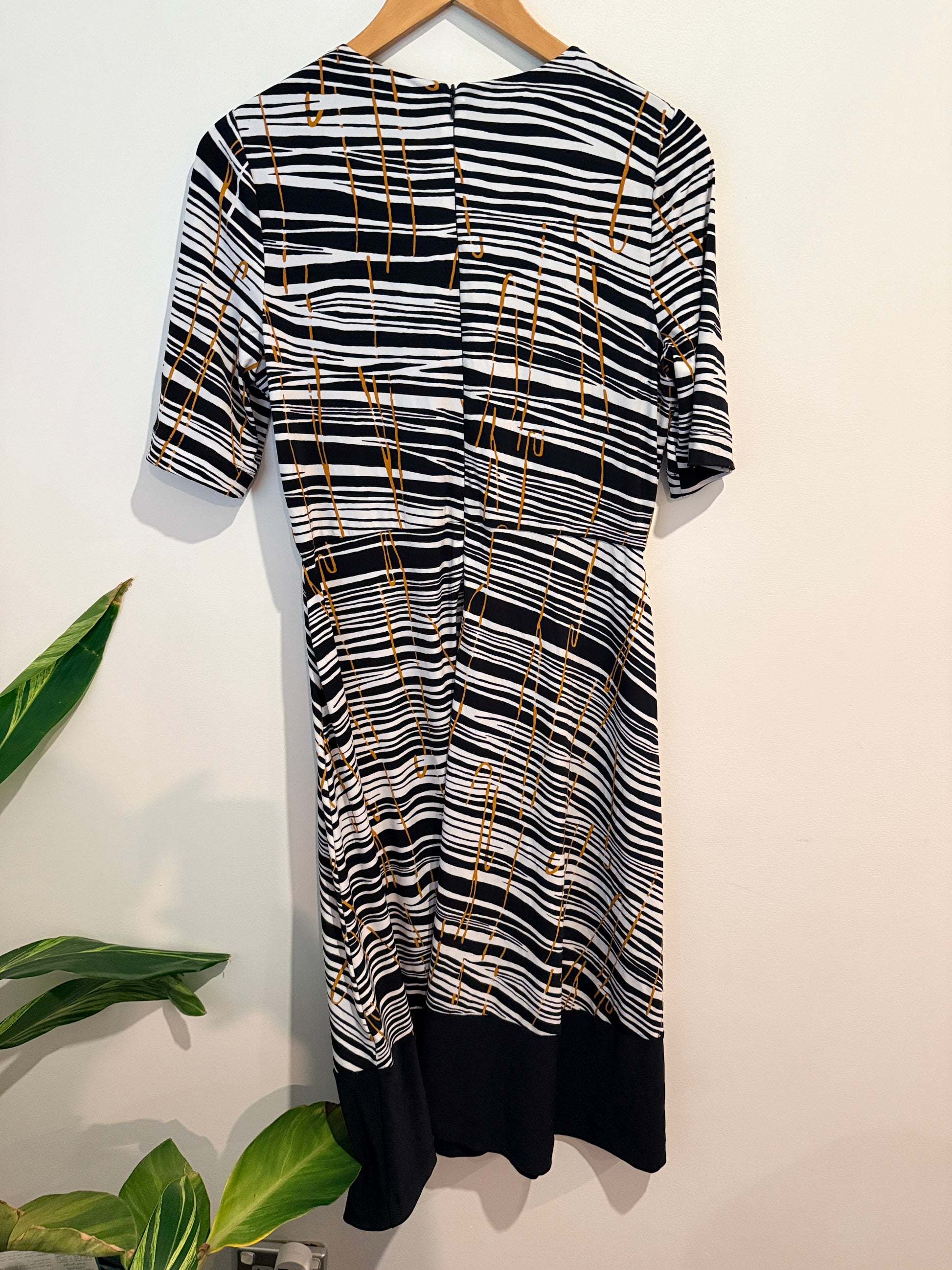 Hobbs London Wave Stripe Print Fit & Flare Dress - Black/White/Tan Size UK 12