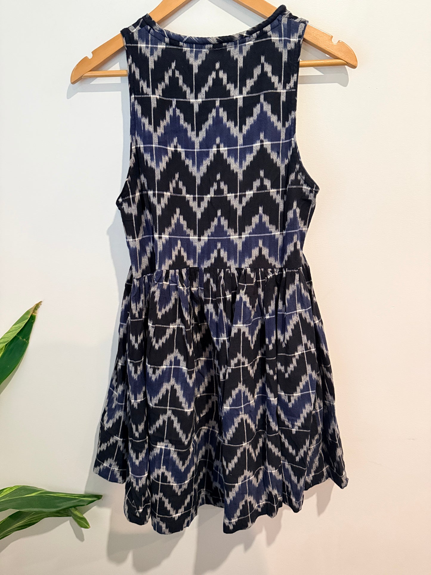 NEUW (Nieuwlandstraat) Ikat Chevron Print Sleeveless Dress Size 8 Pit to Pit: Approx. 41cm