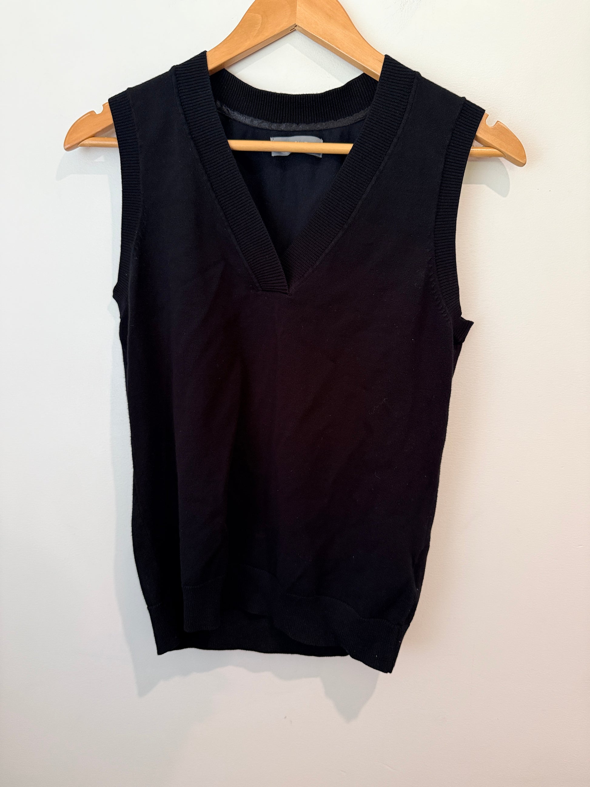 Jacqui.e Knit V-neck Sweater Vest - Black Size M