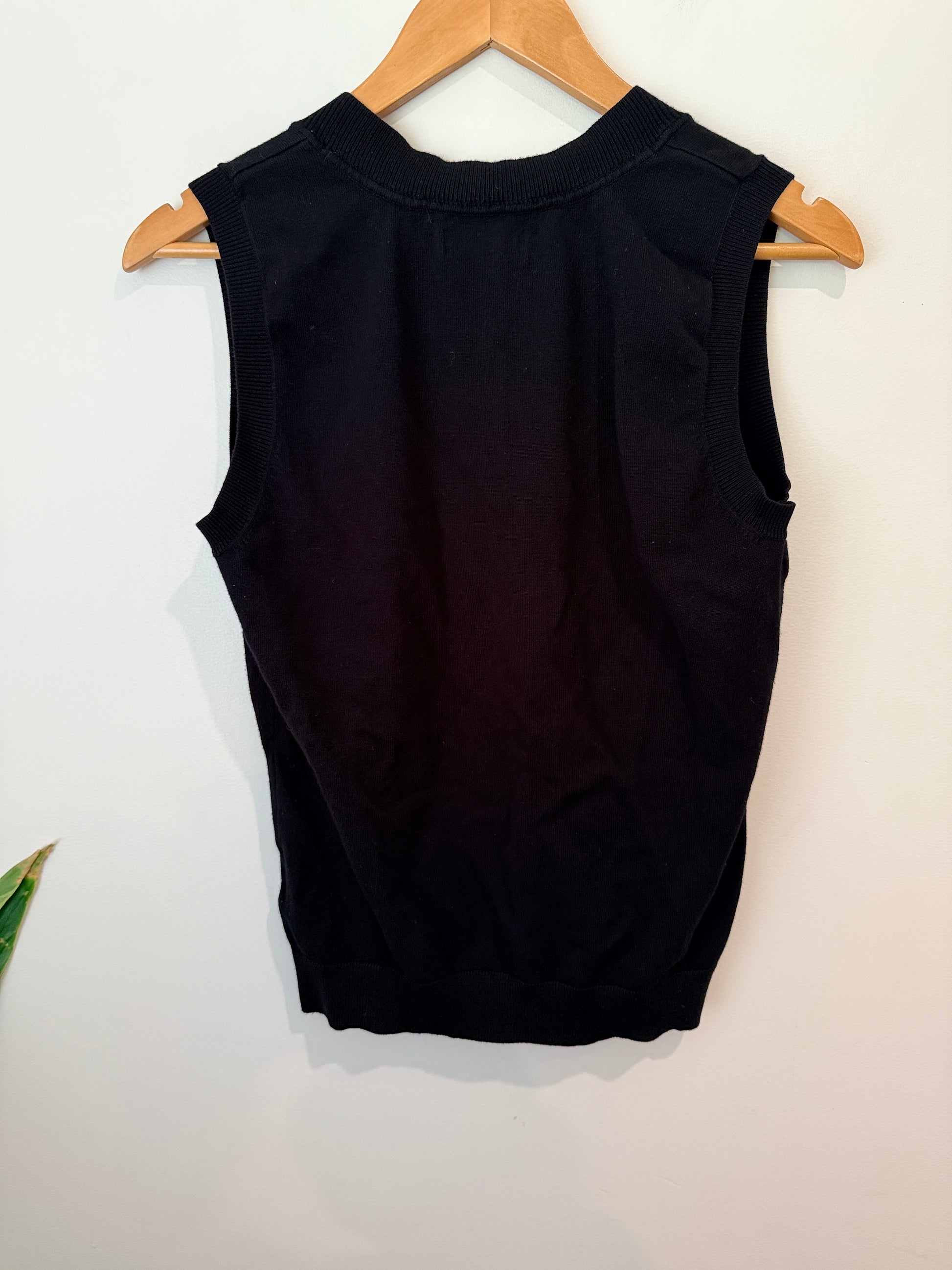 Jacqui.e Knit V-neck Sweater Vest - Black Size M