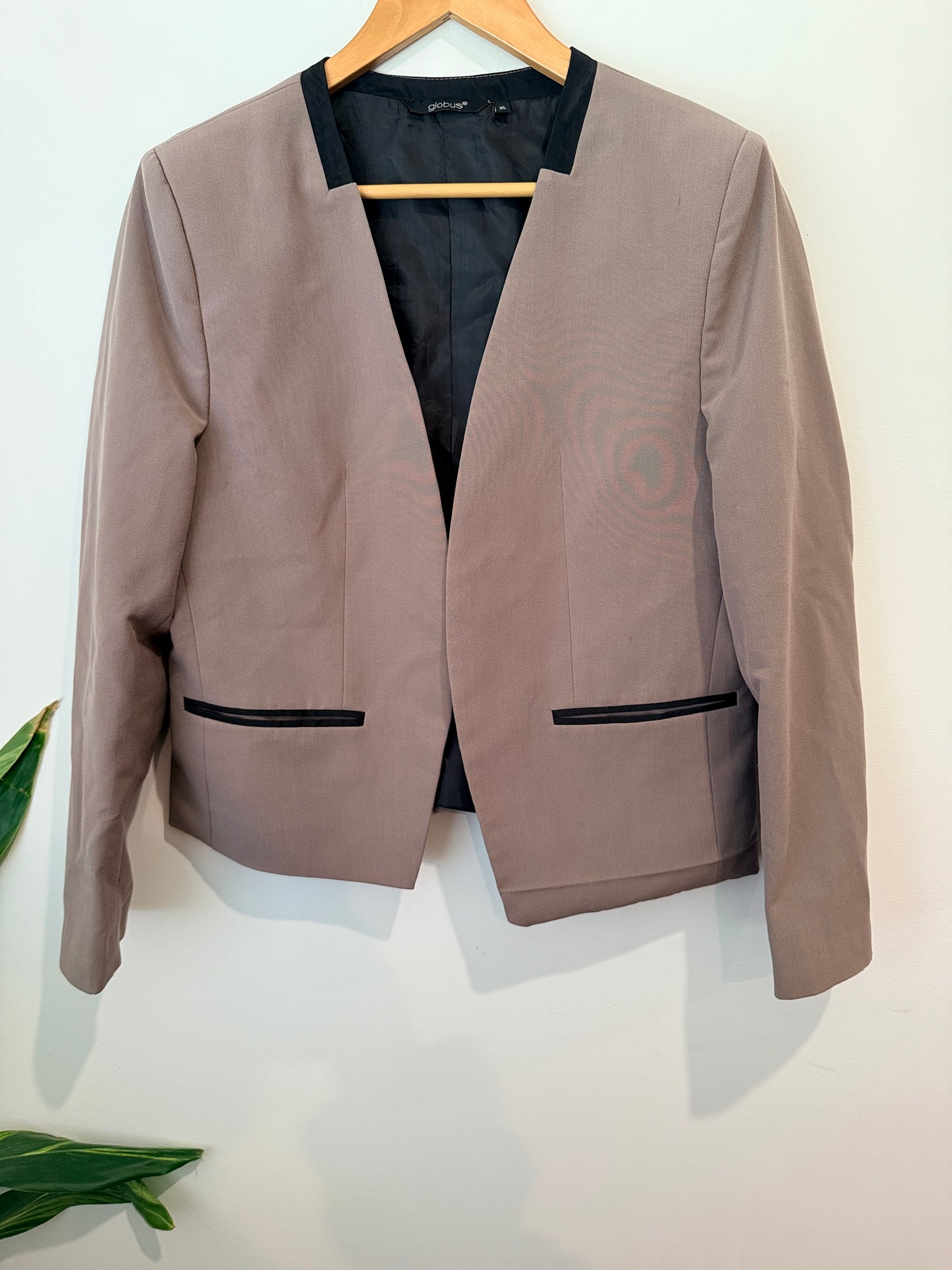 Globus Collarless Open Front Blazer Size XL U/arm to U/arm: 55cm