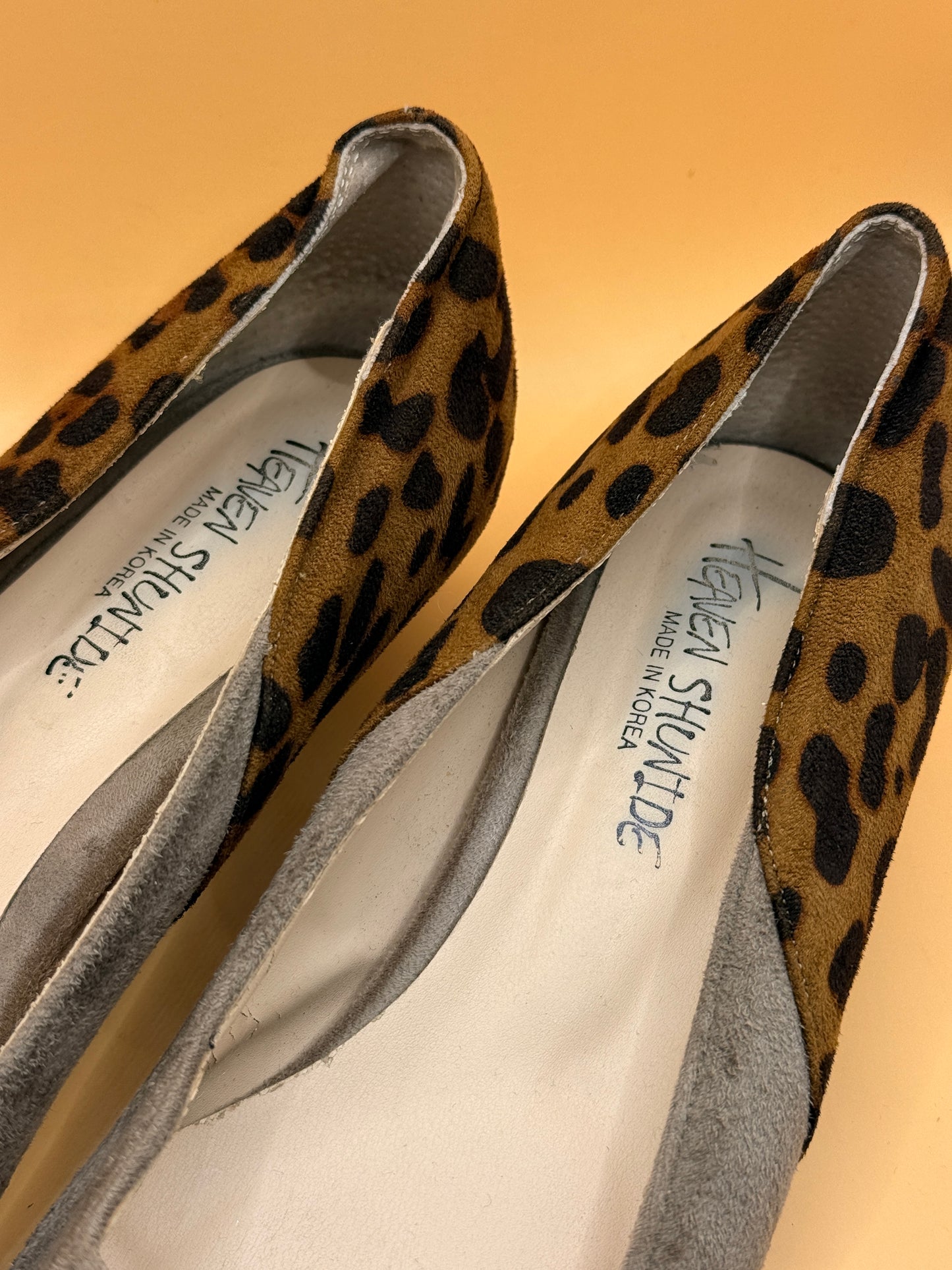 Tehen Shunhde Grey Leopard-Print Pointed-Toe Flats – 27cm point to heel