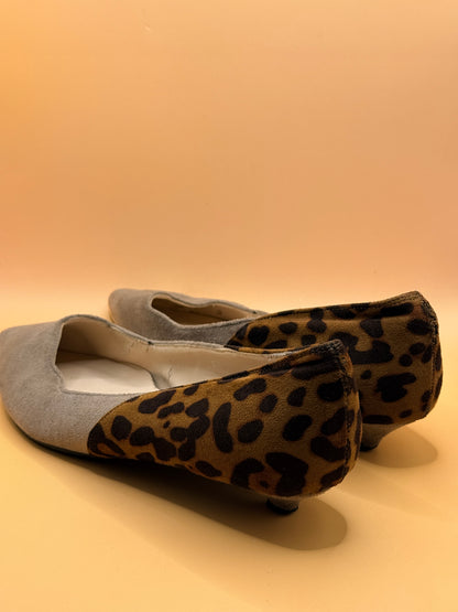 Tehen Shunhde Grey Leopard-Print Pointed-Toe Flats – 27cm point to heel