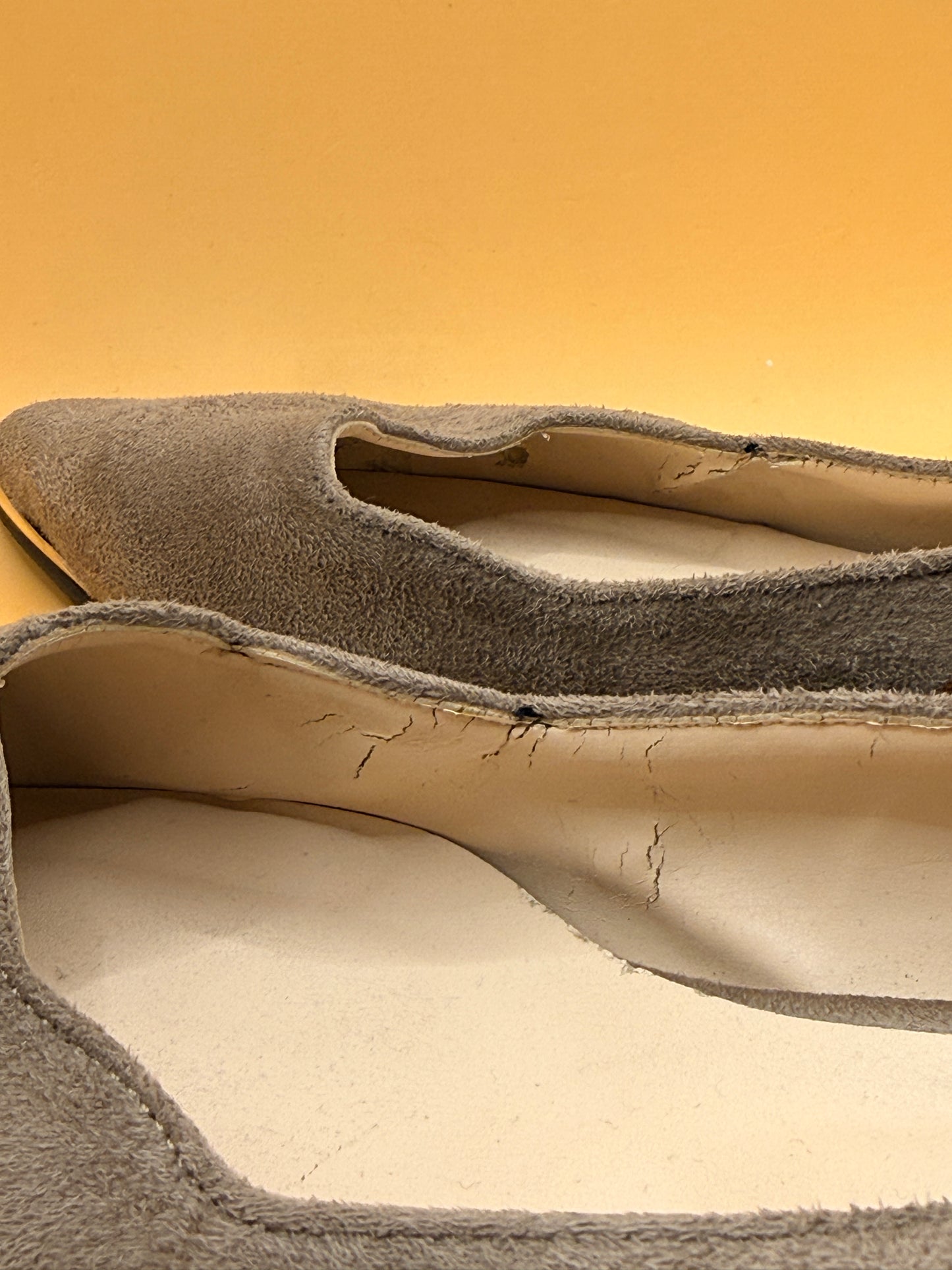Tehen Shunhde Grey Leopard-Print Pointed-Toe Flats – 27cm point to heel