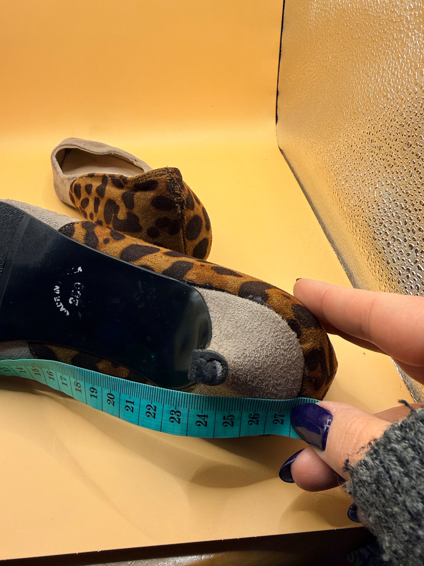 Tehen Shunhde Grey Leopard-Print Pointed-Toe Flats – 27cm point to heel