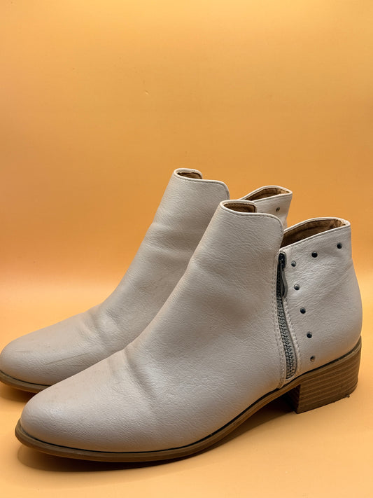 Sakura Madrid White Studded Ankle Boots – Size 9