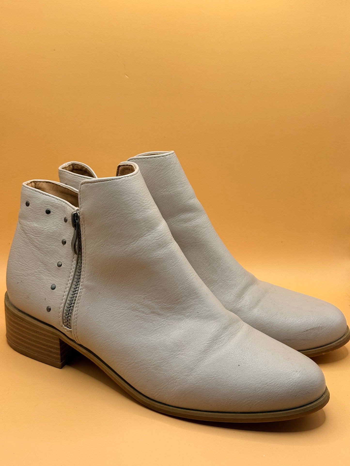Sakura Madrid White Studded Ankle Boots – Size 9