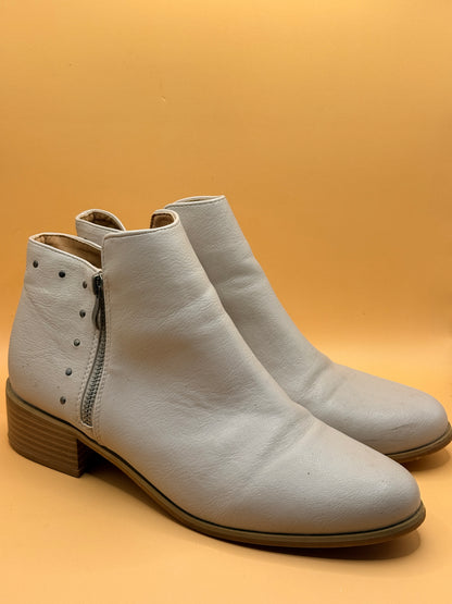Sakura Madrid White Studded Ankle Boots – Size 9