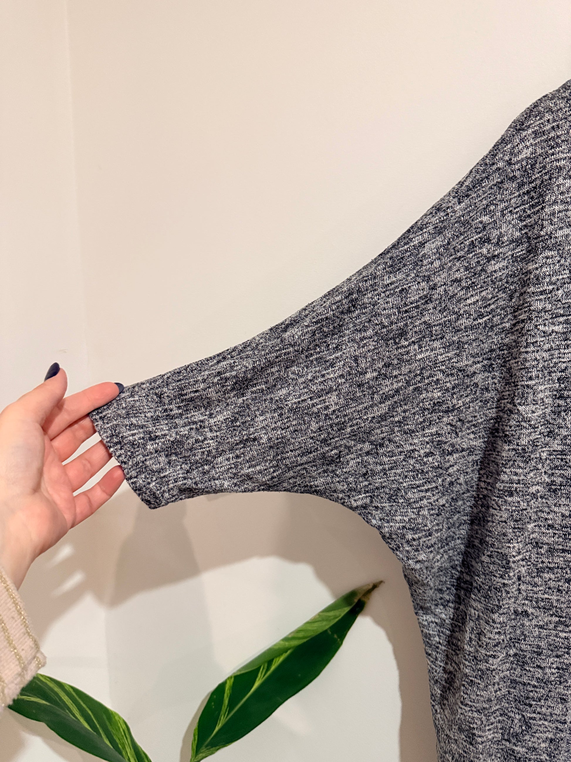 Brand Unknown Marled Cardigan Size U/Arm to U/Arm 68cm