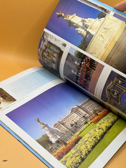 London: 161 Colour Illustrations and Map of Central London by Anne Hill