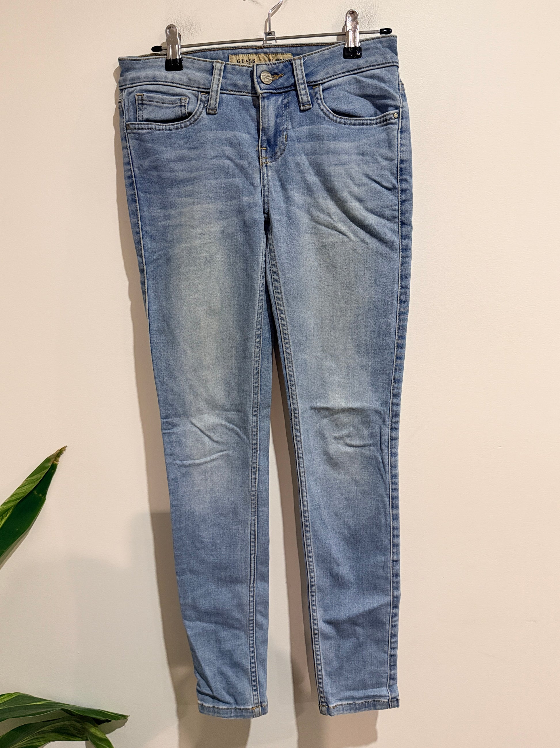 Guess Light-wash Skinny Jeans Size 25/32 | Waist 72cm