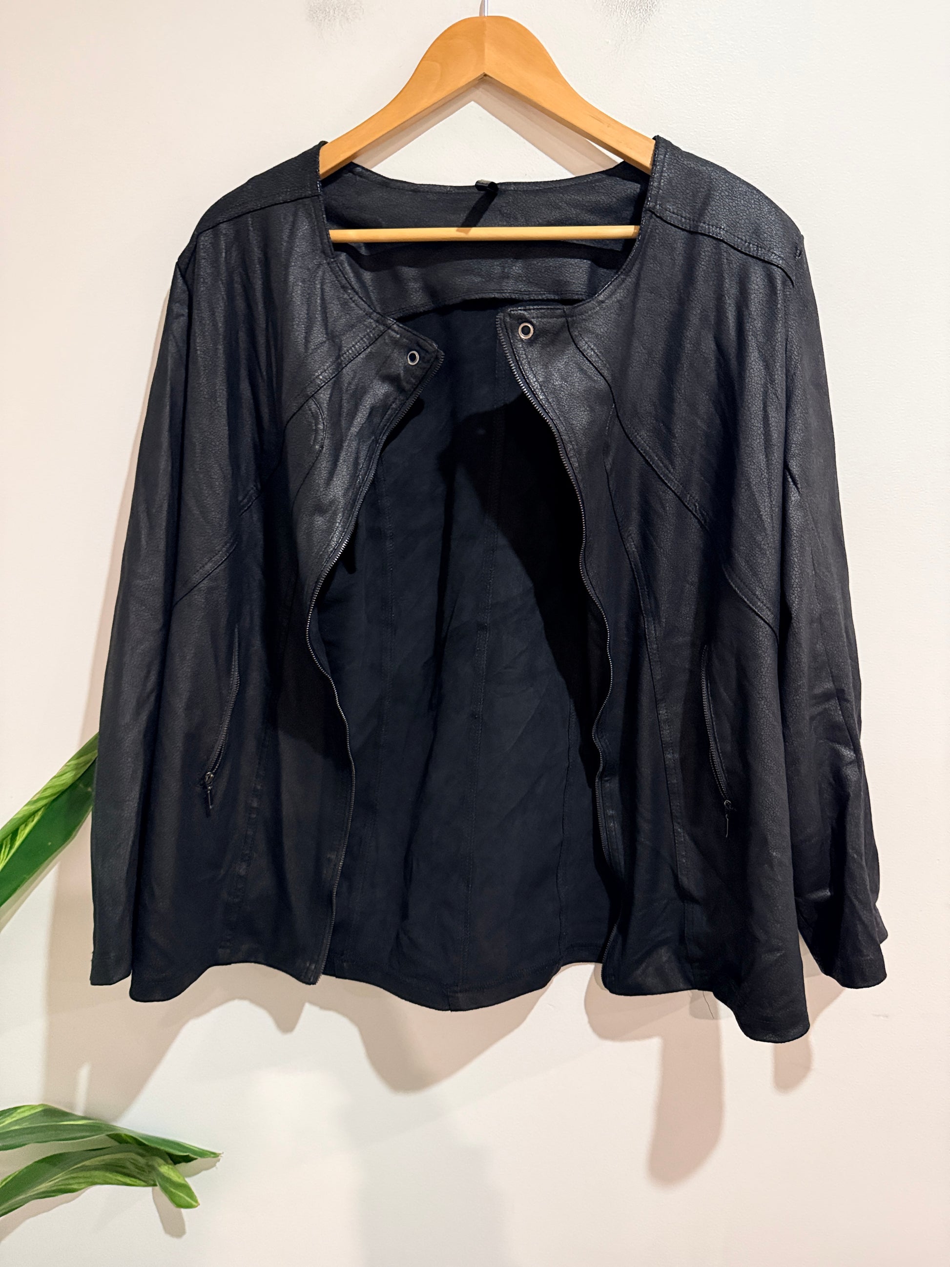 Runway NY Textured Jacket Size 20