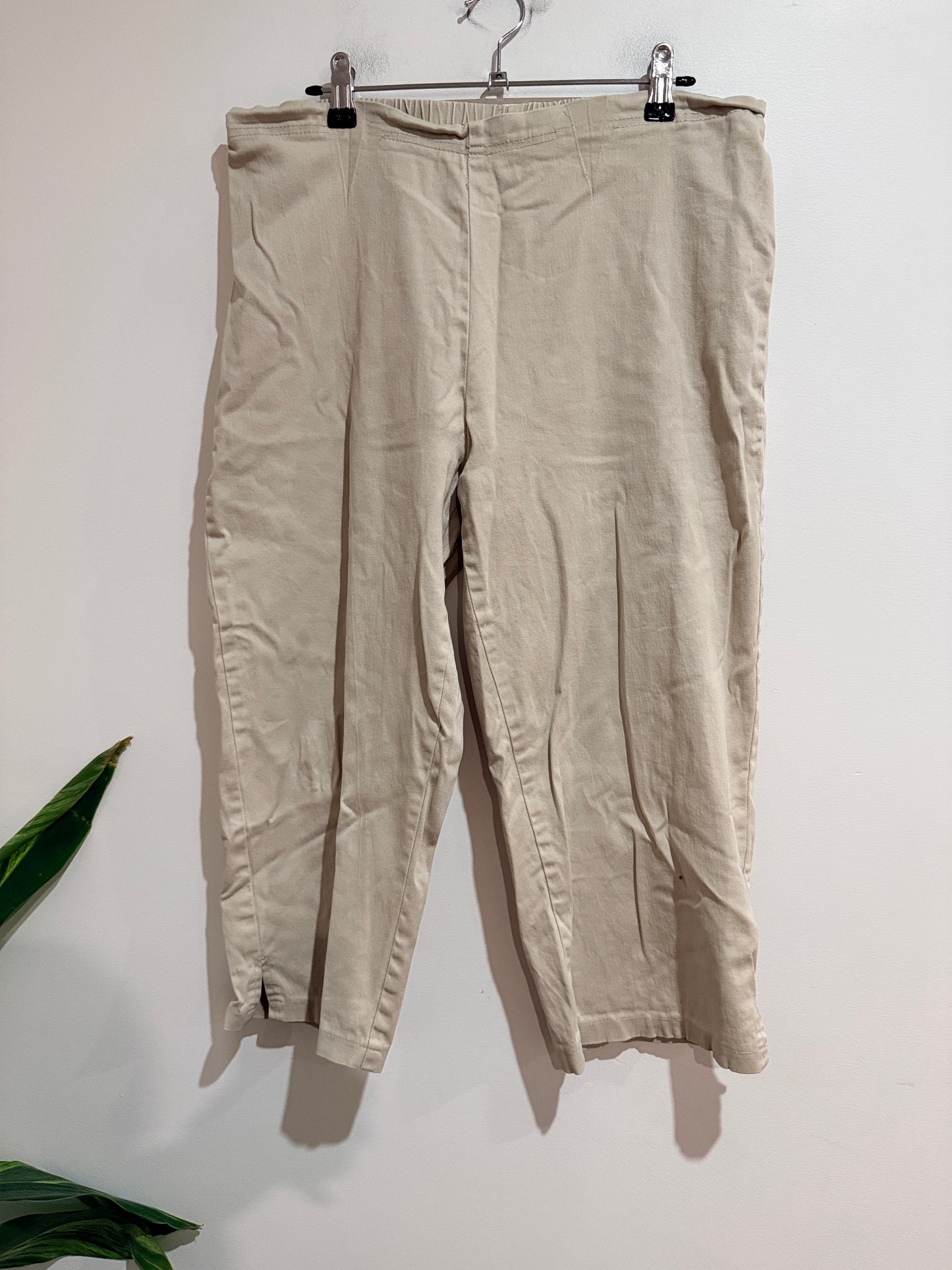 Maya Capri Pants Size L