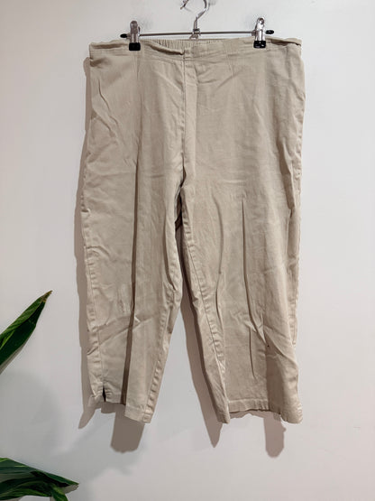 Maya Capri Pants Size L