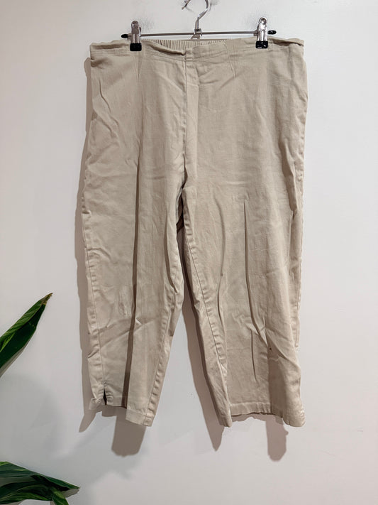Maya Capri Pants Size L