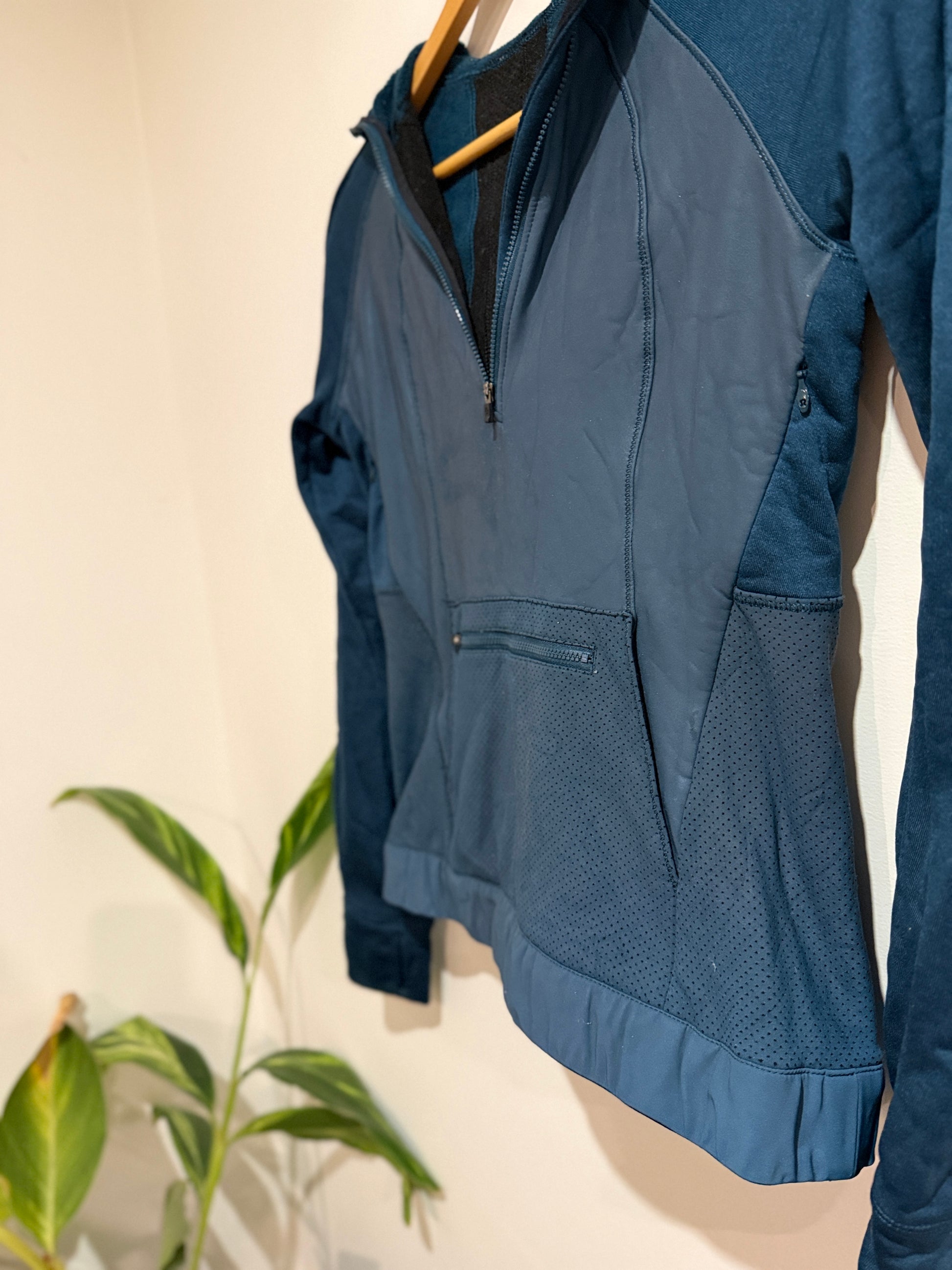 Lululemon Half-zip Hoodie Navy Size U/arm to U/arm 45cm